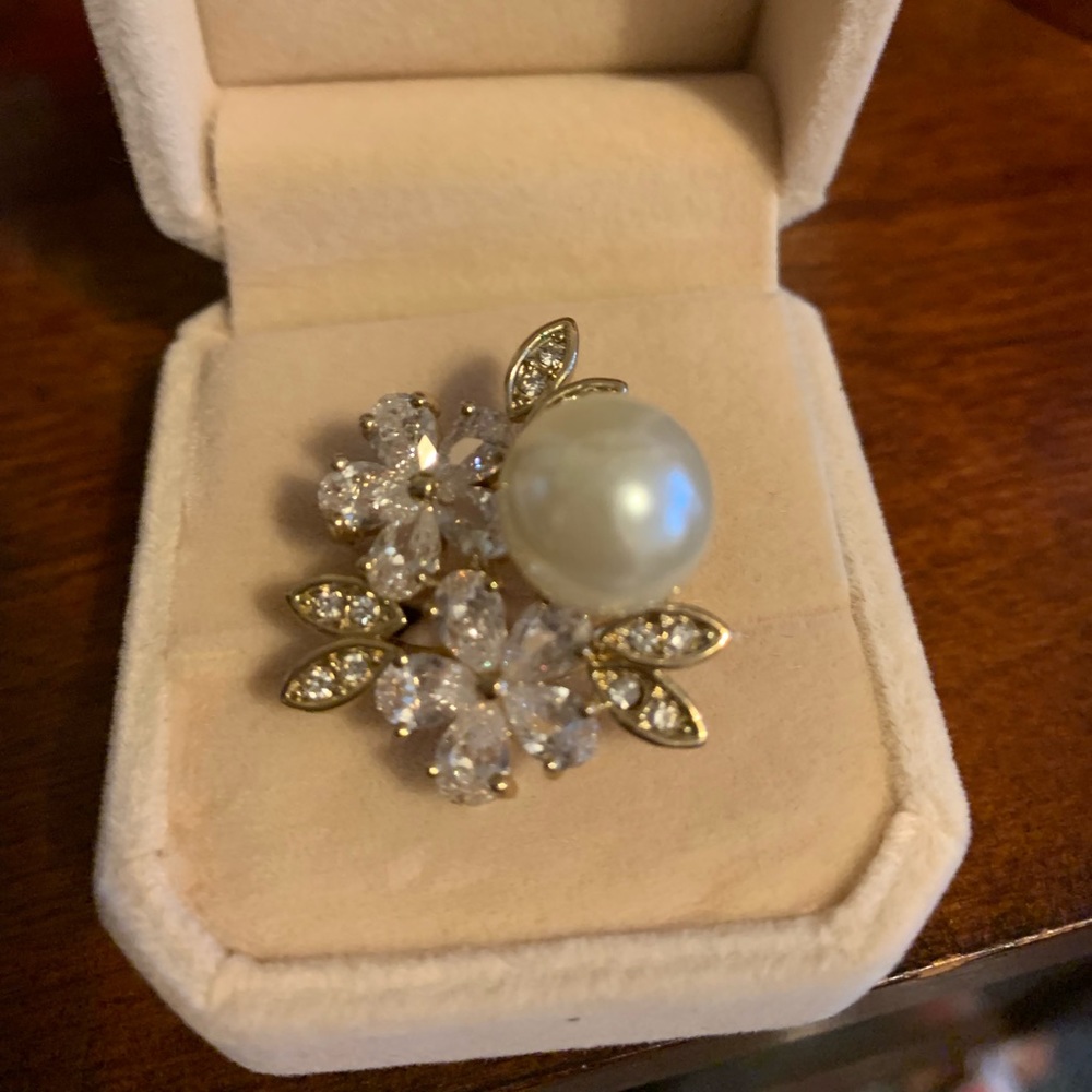 Beautiful Statement Ring - image 1